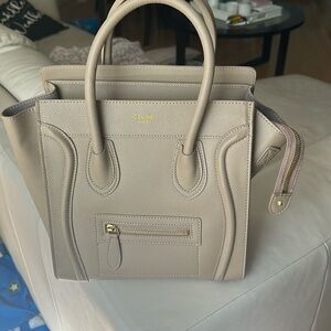 Taupe / light brown bag